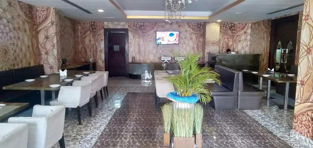 Hotel Patliputra Nirvana Патна Екстериор снимка