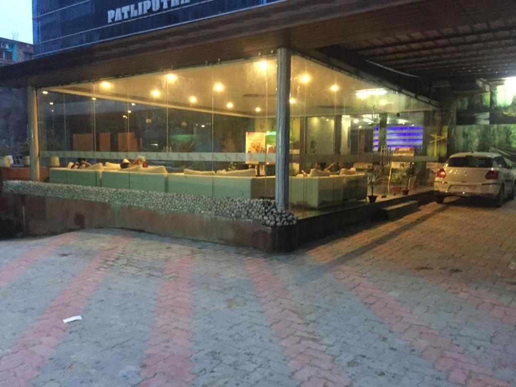 Hotel Patliputra Nirvana Патна Екстериор снимка