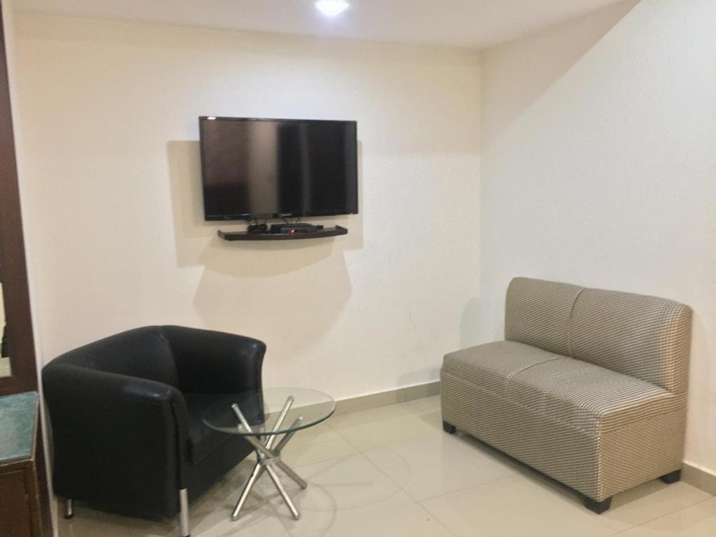 Hotel Patliputra Nirvana Патна Екстериор снимка