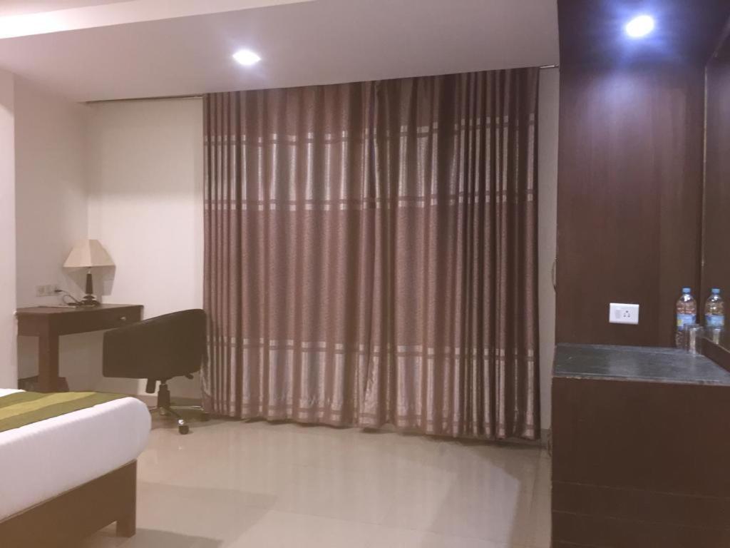 Hotel Patliputra Nirvana Патна Екстериор снимка