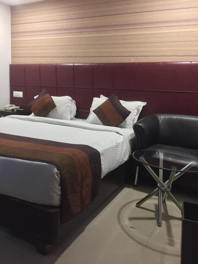 Hotel Patliputra Nirvana Патна Екстериор снимка