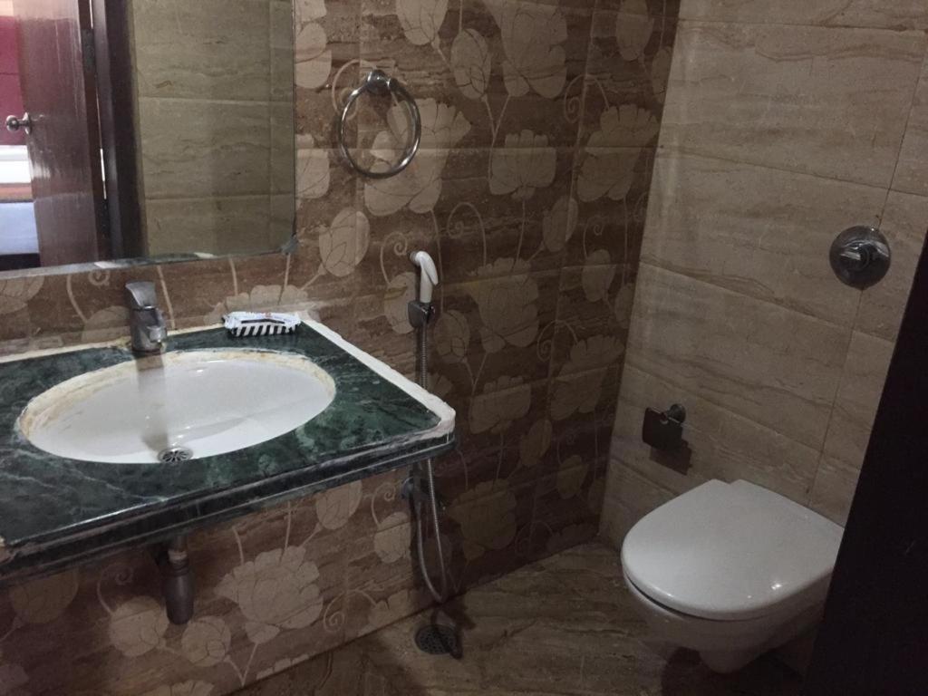 Hotel Patliputra Nirvana Патна Екстериор снимка
