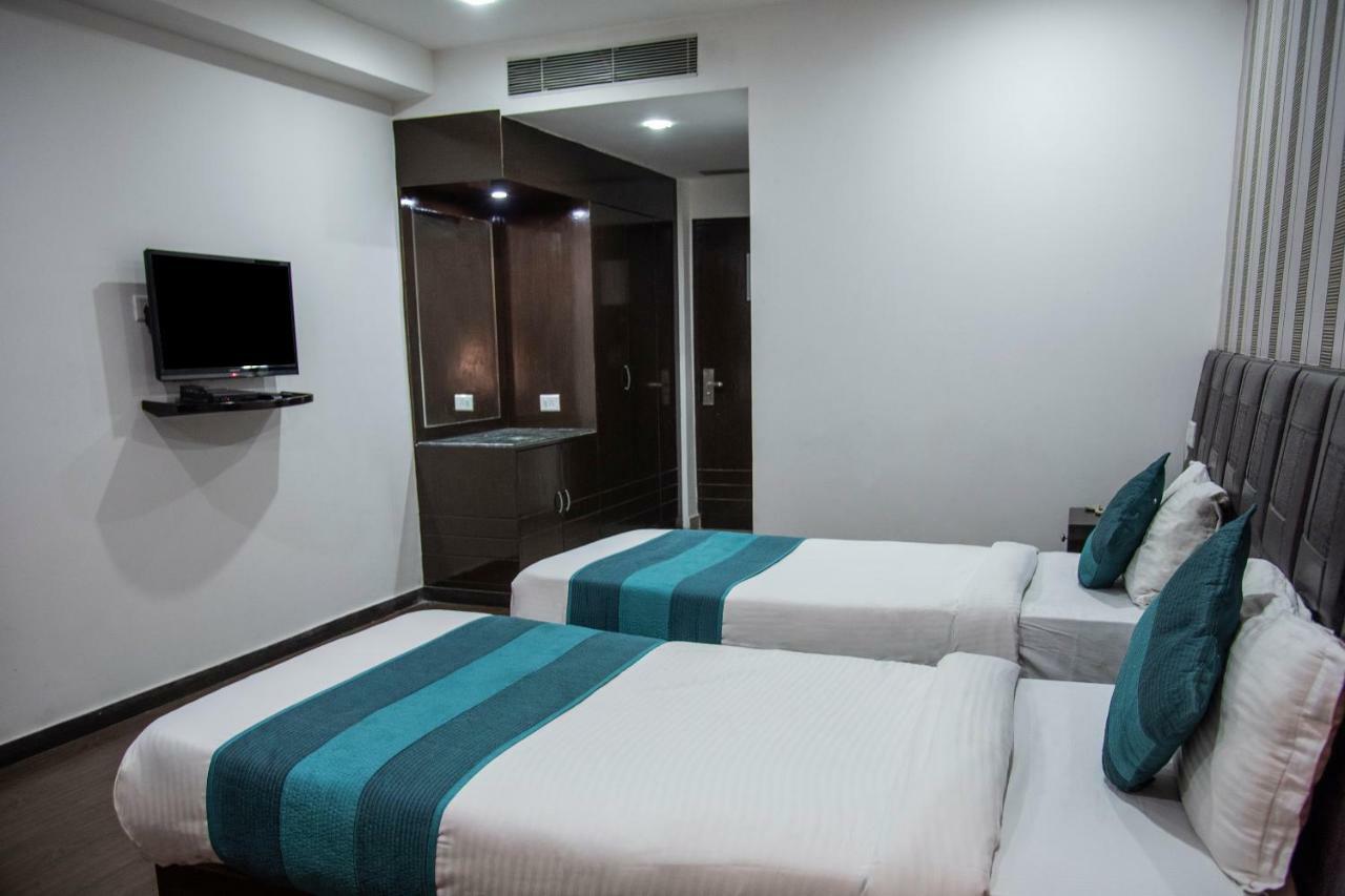 Hotel Patliputra Nirvana Патна Екстериор снимка