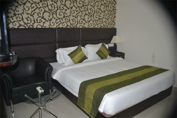 Hotel Patliputra Nirvana Патна Екстериор снимка